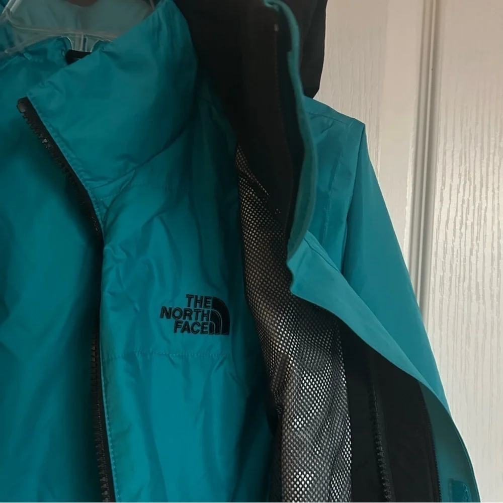 THE NORTH FACE Garner Triclimate Ski Jacket in Enamel Blue/TNF Black/Enamel Blue